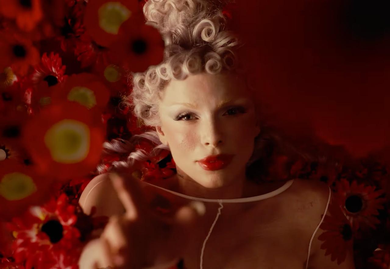 Julia Fox: Flower Obsession