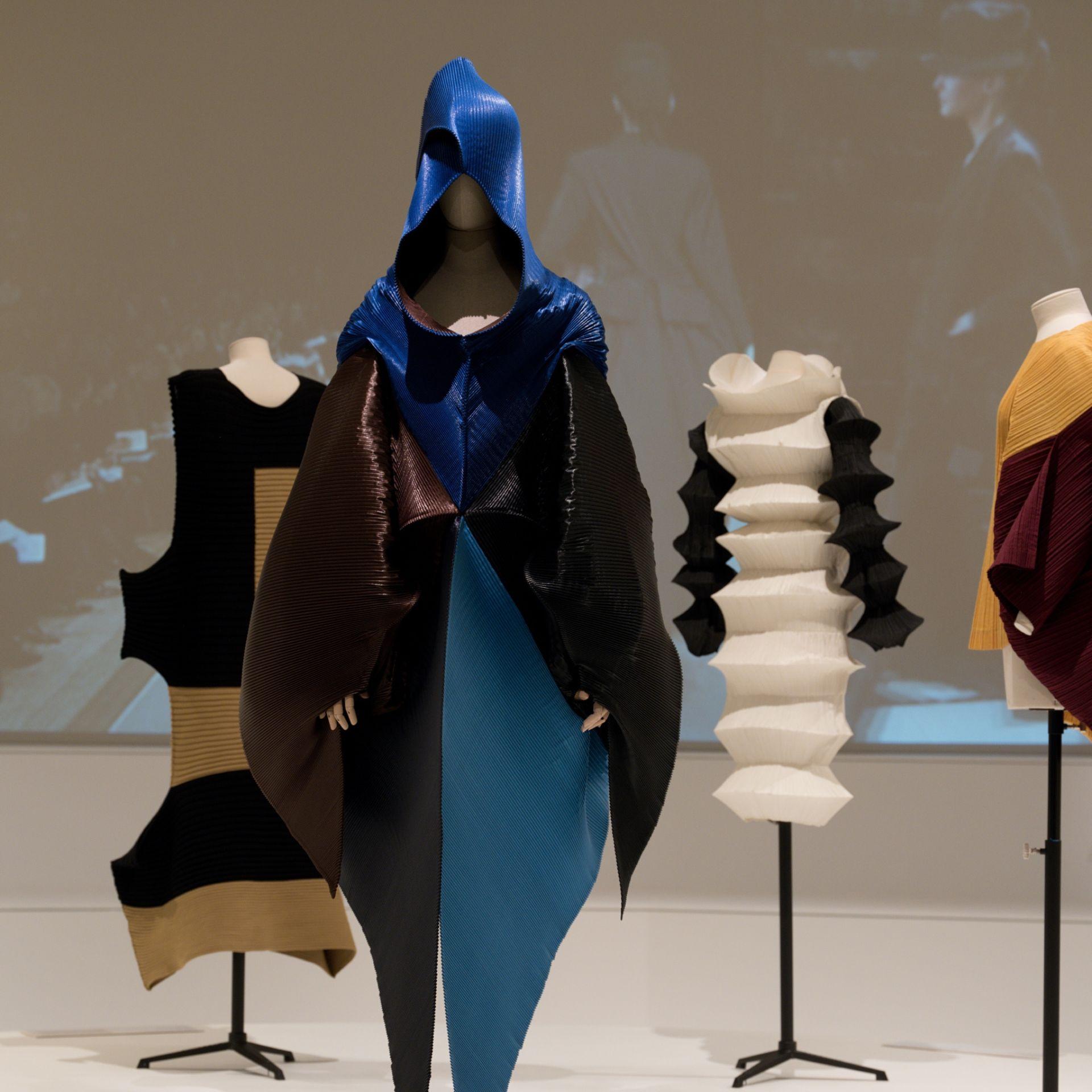 Radical Aesthetics Japanese Fashion Installation 1 Photo Garry Sommerfeld