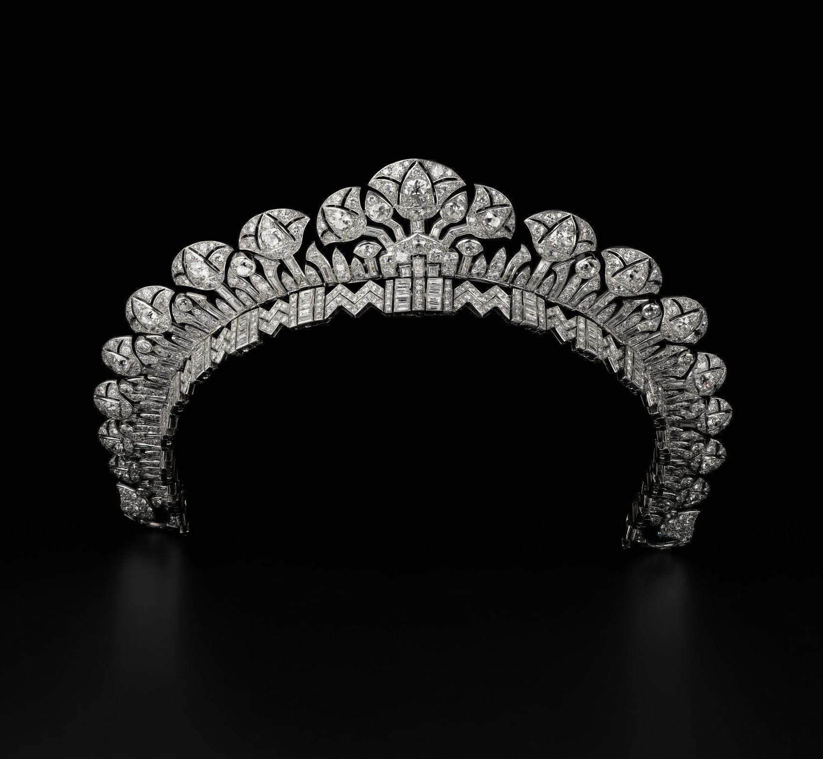 <strong>Cartier London </strong>, <em>'Halo' </em> tiara, 1934 © Cartier. Photo: Vincent Wulveryck, Cartier Collection